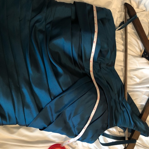 Gorgeous formal gown - Picture 6 of 8